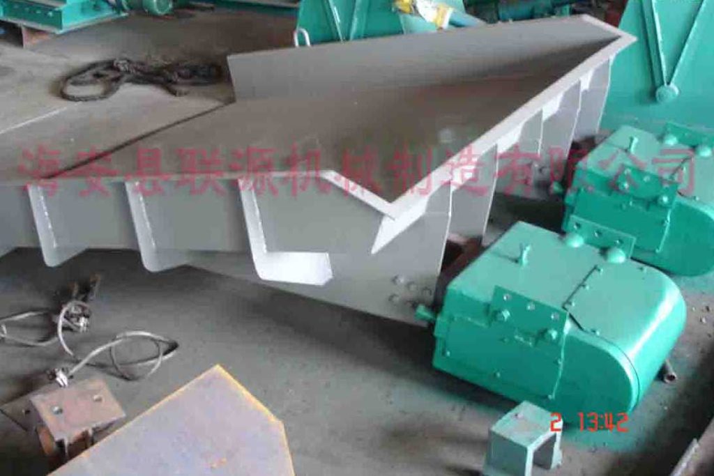 wide trough vibratory feeder