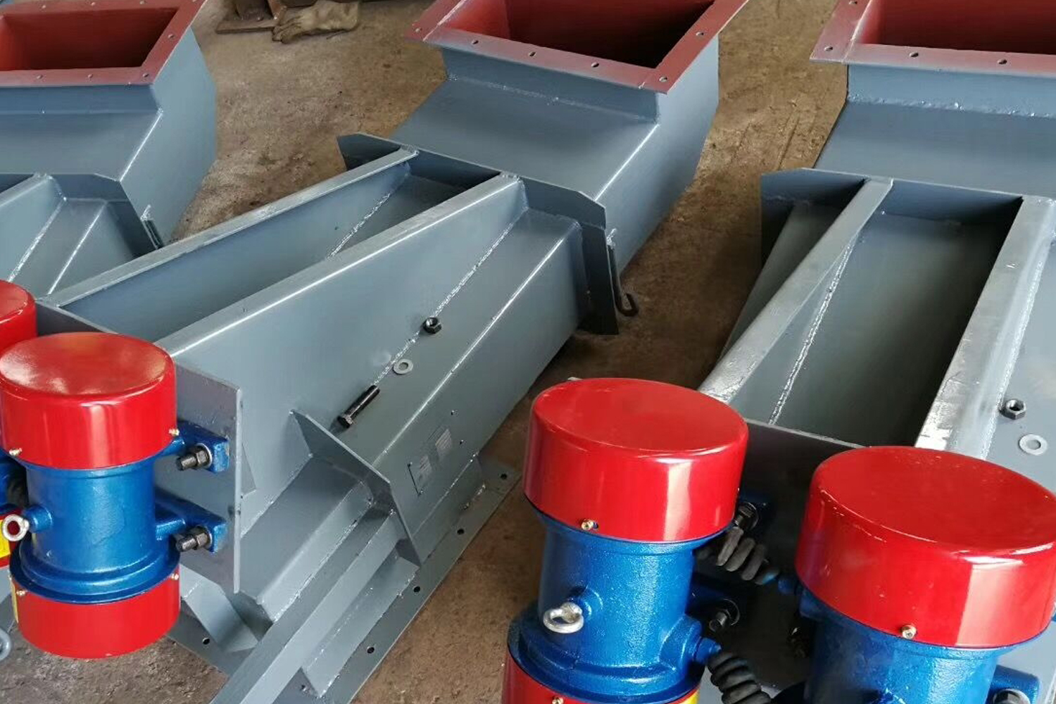 Four major precautions before and after operation of vibrating feeder